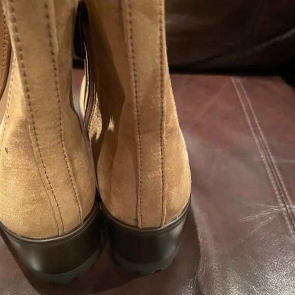 Anne Klein Side Zip Lug Sole Boot AKARIELLA color TAUPE, size 9 - Picture 3 of 5